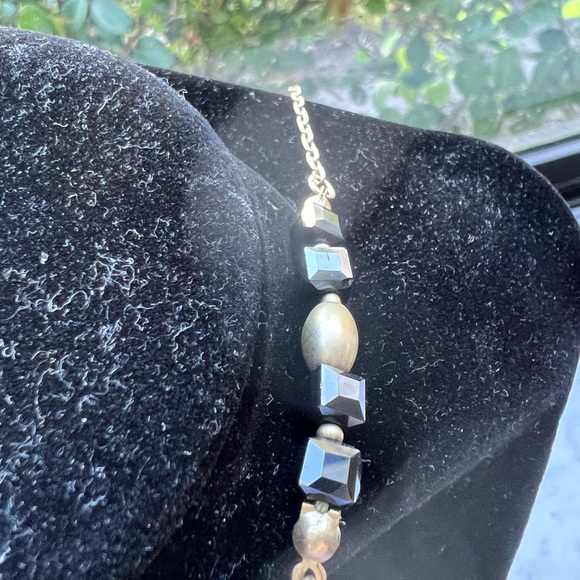 DECORATIVE GOLD TONE LONG NECKLACE WITH CRYSTALS and RHINESTONES and BEADS - Picture 4 of 10